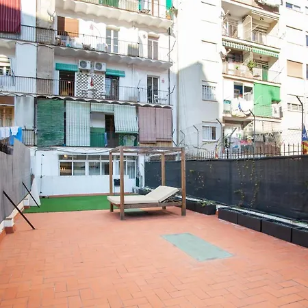 P2par1002 - Super Bright & New In The Center Barcelona